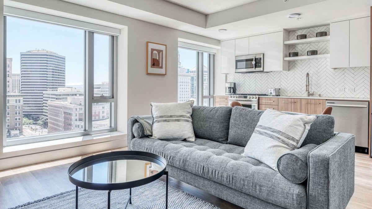 Downtown Oakland Apartment | Impeccable Oakland 1BR w/AC, W/D, Sky Deck, next to BART, by Blueground