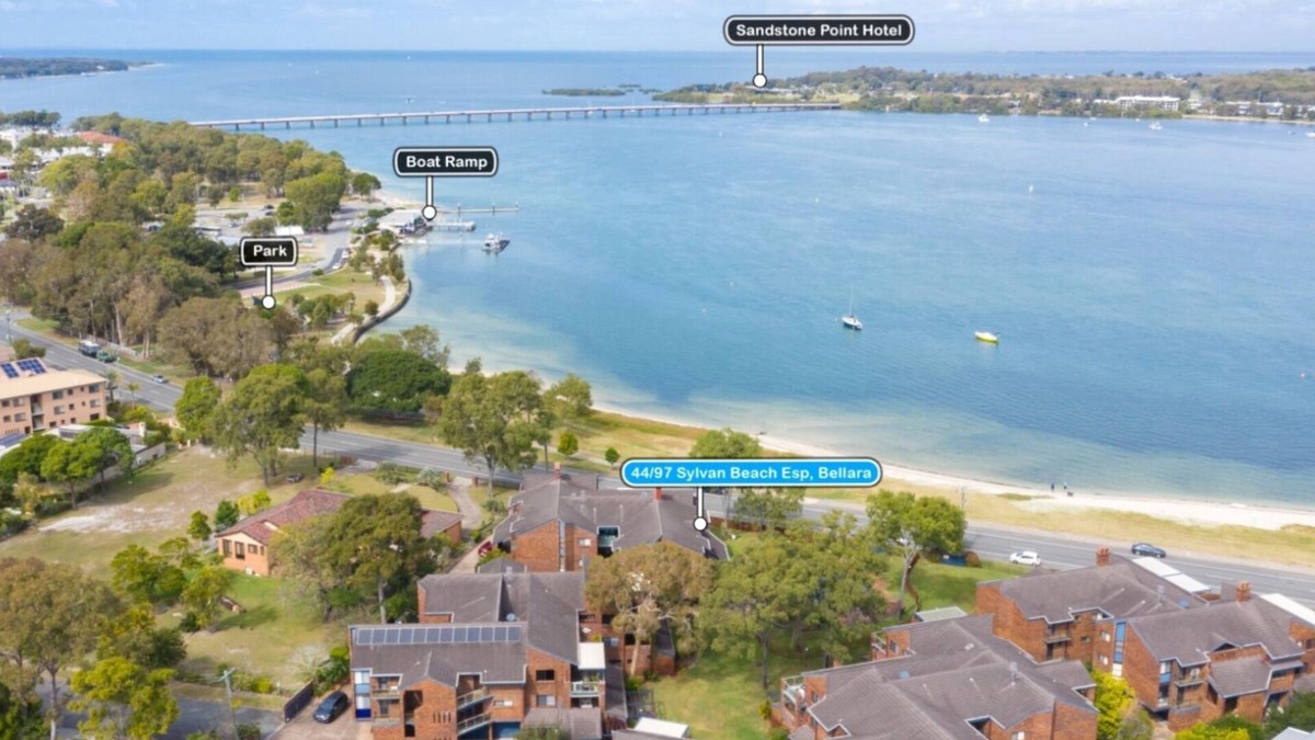 Bellara House | IMPECCABLE WATER VIEWS /PRIME LOCATION
