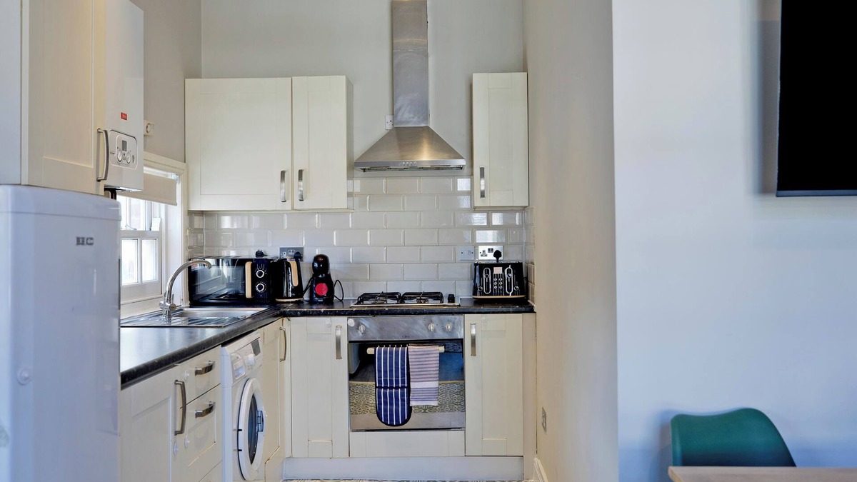 Wall End Apartment | Imperial Barking Road Apartments