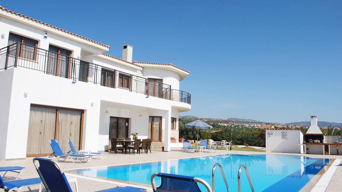 Sea Caves Villa | Impressive Large Villa Huge Heated Pool Garden