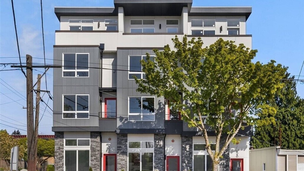Whittier Heights House | Impressive Modern 3-bedroom townhome with WiFi and AC in lovely Ballard Seattle