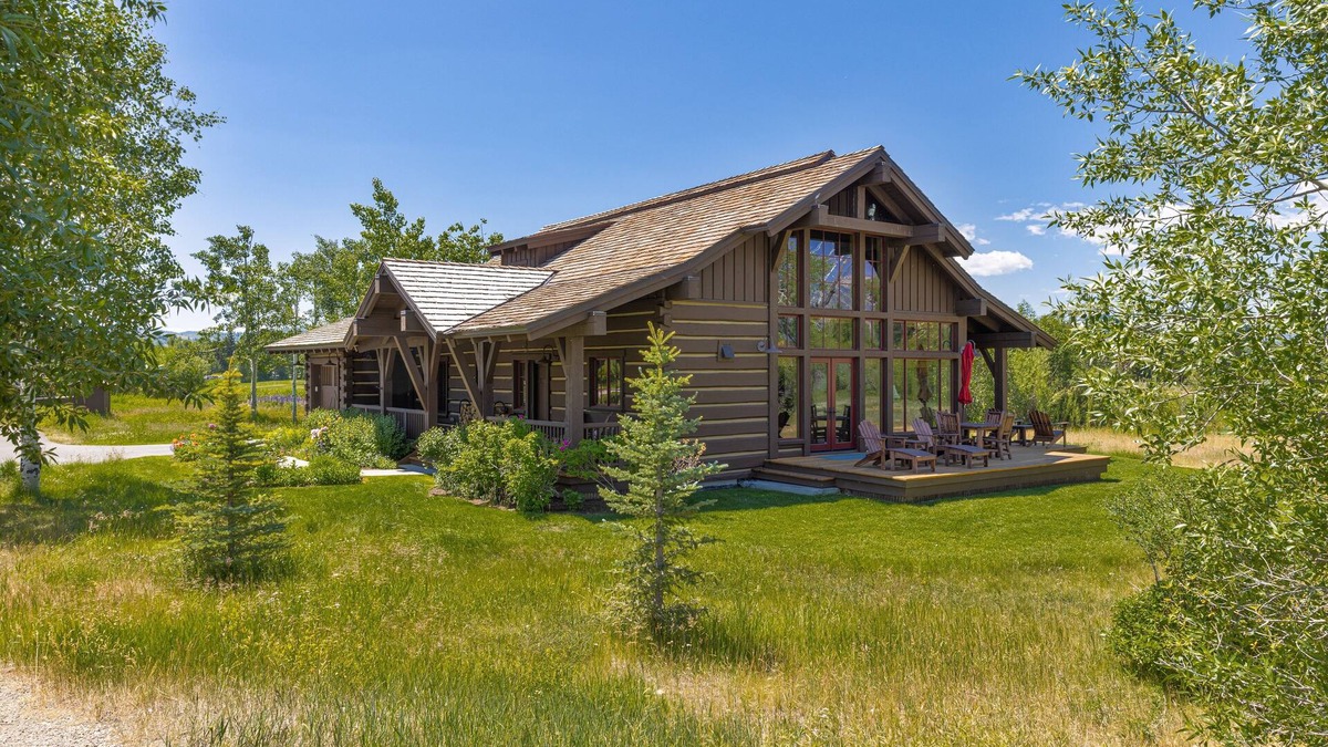 Jackson Hole House | Impressive mtn-view home near national parks with deck, fireplace, & streaming