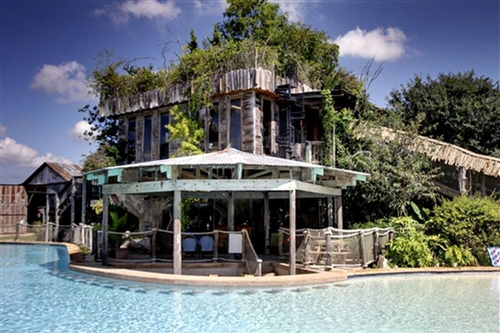 New Braunfels Cabin | Impressive Tree House near the Guadalupe River in New Braunfels, Texas