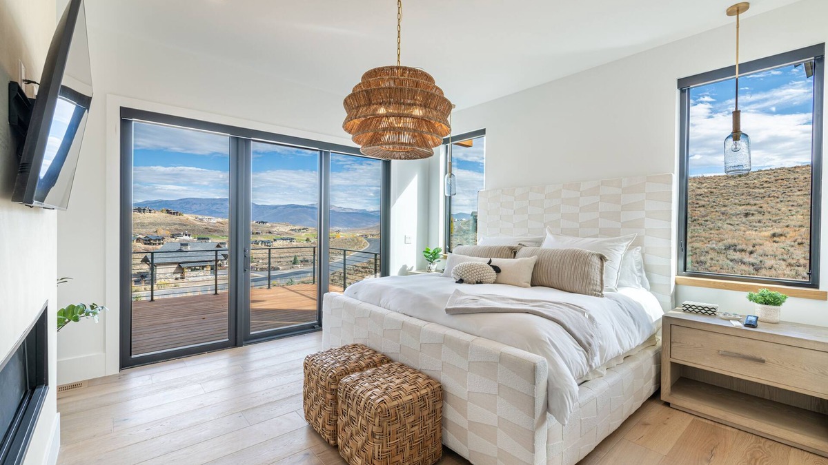 Tuhaye House | Impressive Tuhaye Home with Hot Tub, Pool Table, and Sweeping Mountain Views