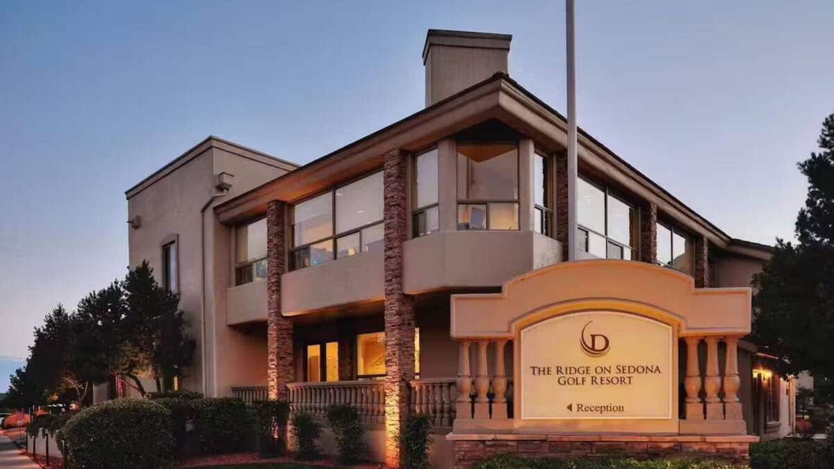 Oak Creek Resort | in a cramped hotel room vacationing in beautiful sedona, arizona? not any more!