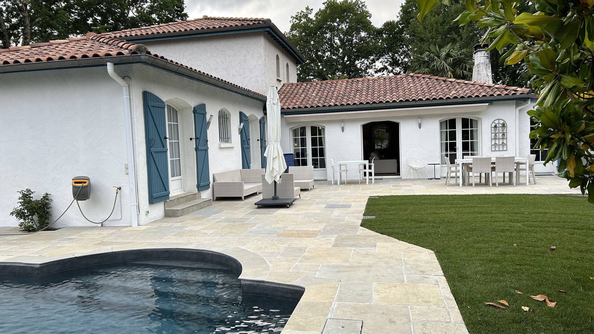 Arcangues House | In a green setting, very nice house .