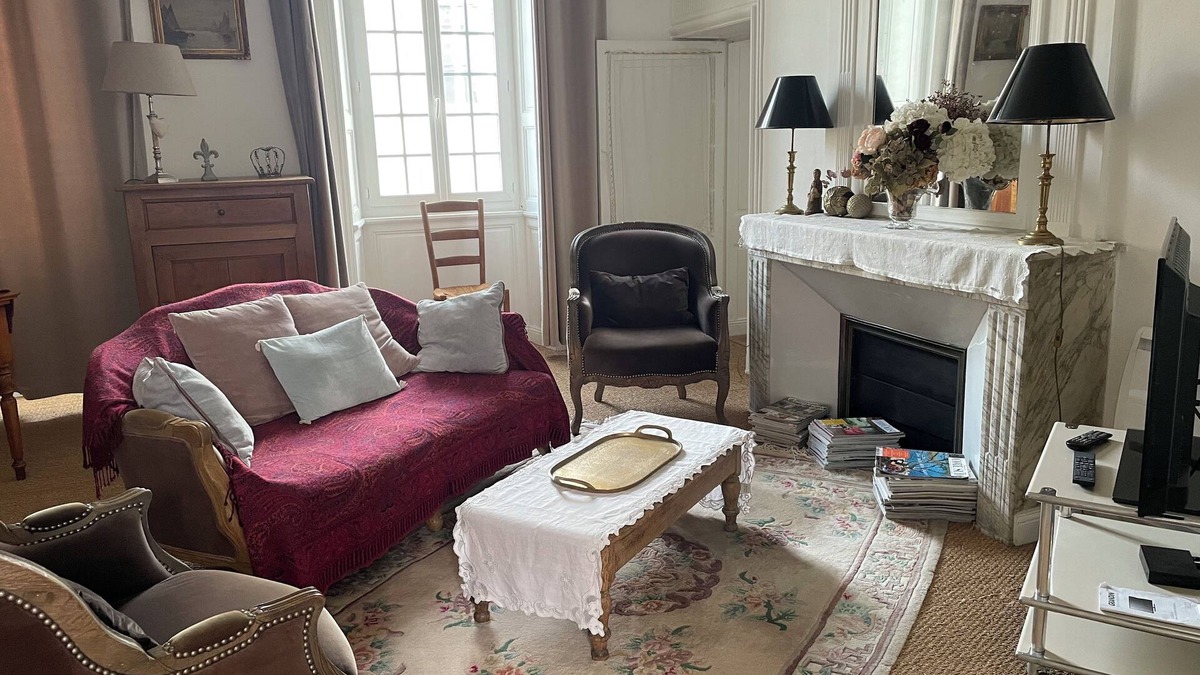 La Rochelle City Centre Apartment | In a private mansion, between the beach, parks, and the city centre