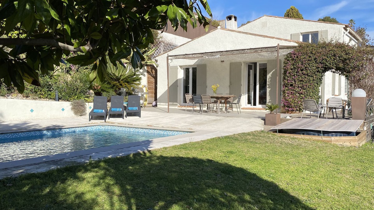 La Gaude House | In a private residential estate, quiet villa with private pool