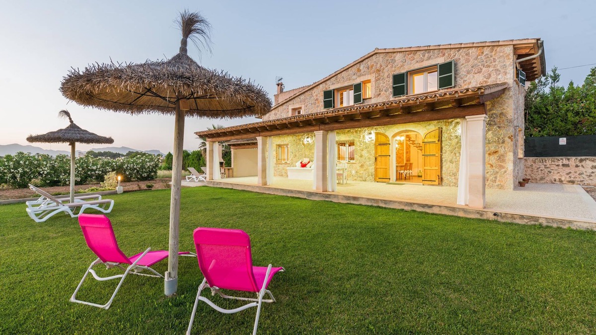 Alcudia Villa | In a Quiet Location with Garden – Villa Can Ferrer