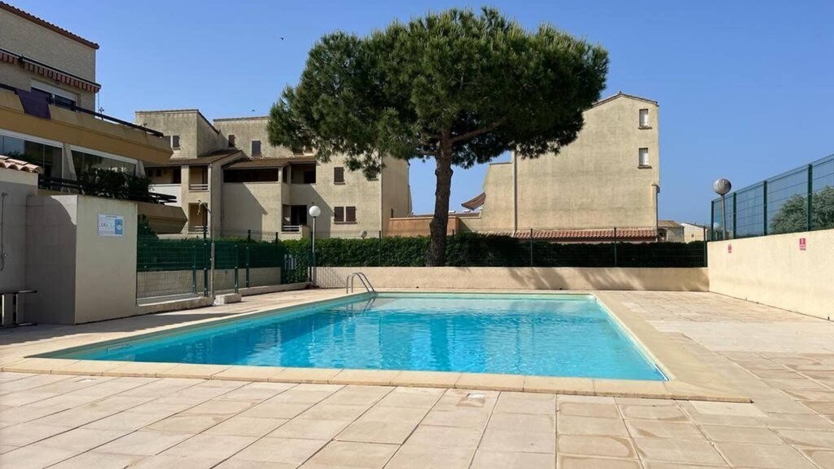 Marseillan Plage Apartment | In a residence with pool