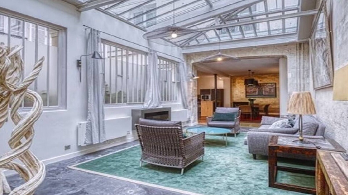 Quartier du Faubourg-Montmartre Apartment | IN A TRANQUIL COURTYARD OF THE GRANDS BLVDS -A DESIGNER SKYLIT HOME