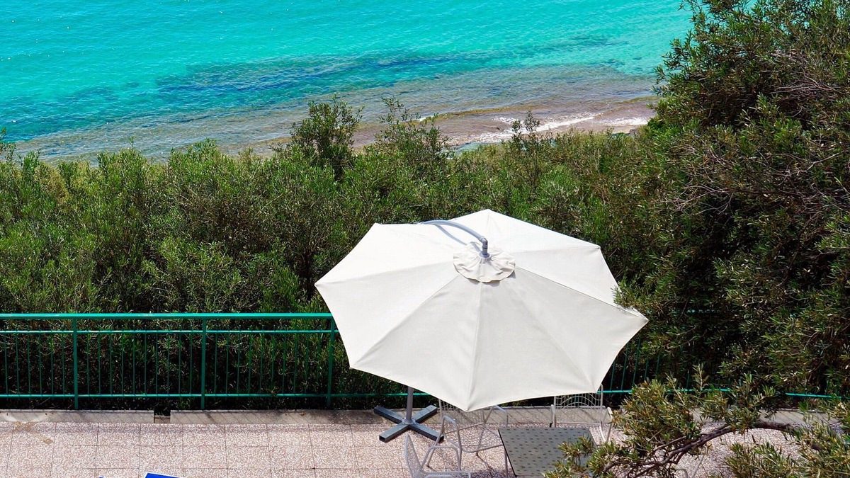 Finale Ligure Apartment | In an olive grove with stunning sea views