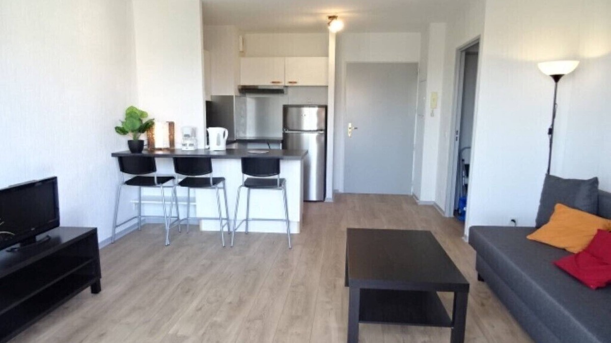 Bayonne Apartment | In Bayonne, lovely, quiet, bright T2 apartment