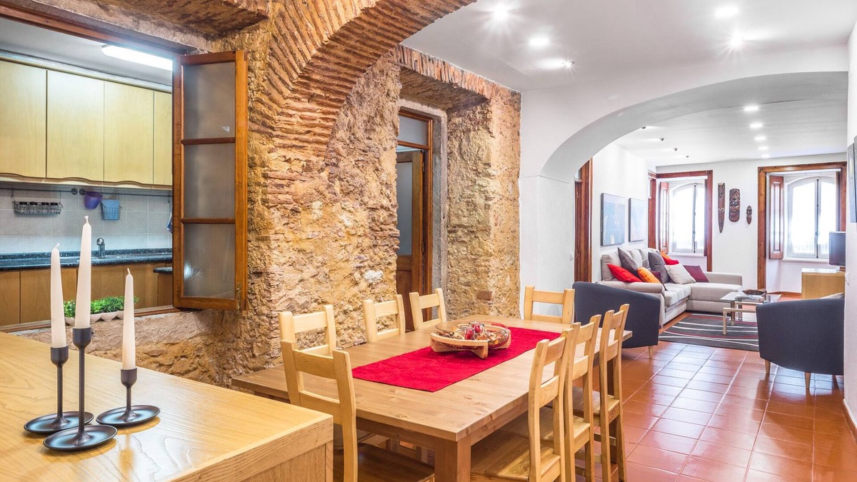 Sacramento Apartment | In Chiado, heart of Lisbon, the space and comfort of a family apartment.