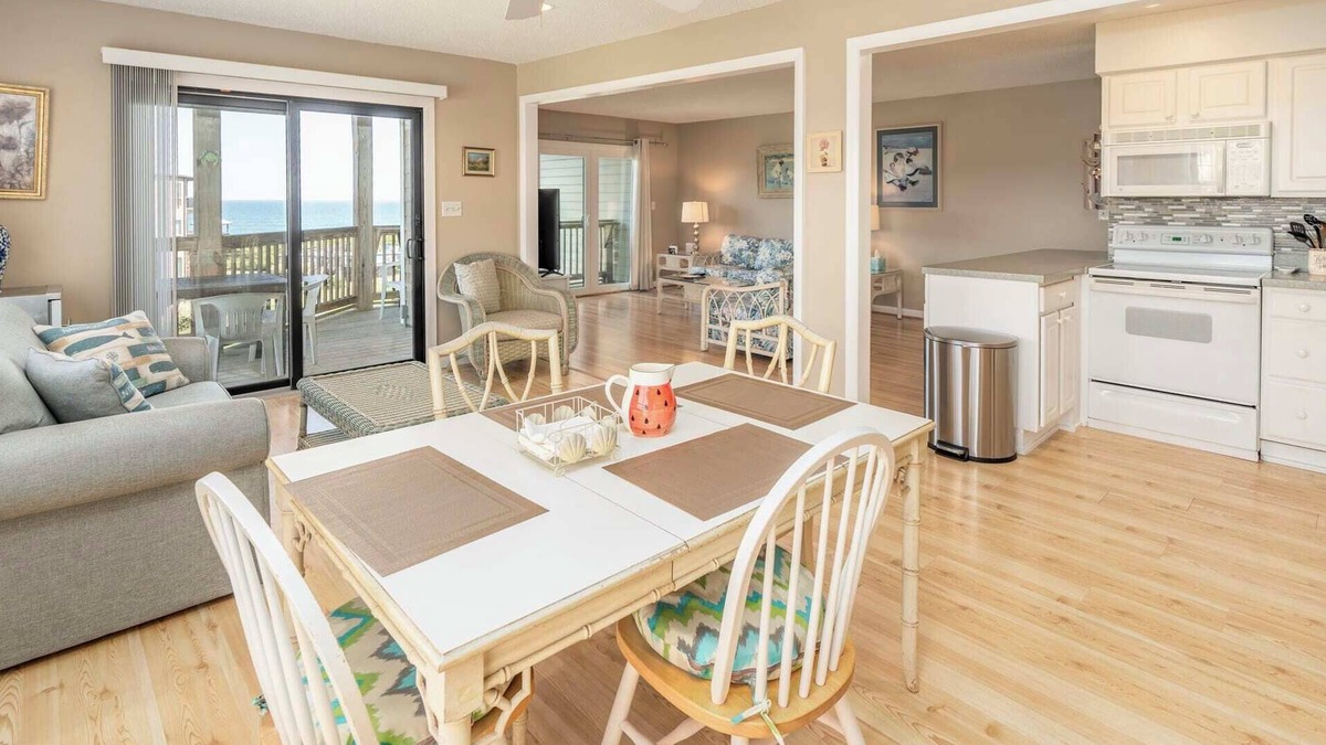 Duck Condo | In Duck with Community Pool & Beach Access