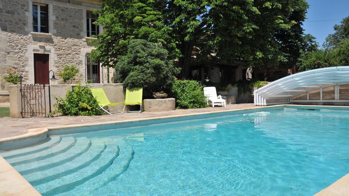 Pezenas Cottage | In field "cottage country"