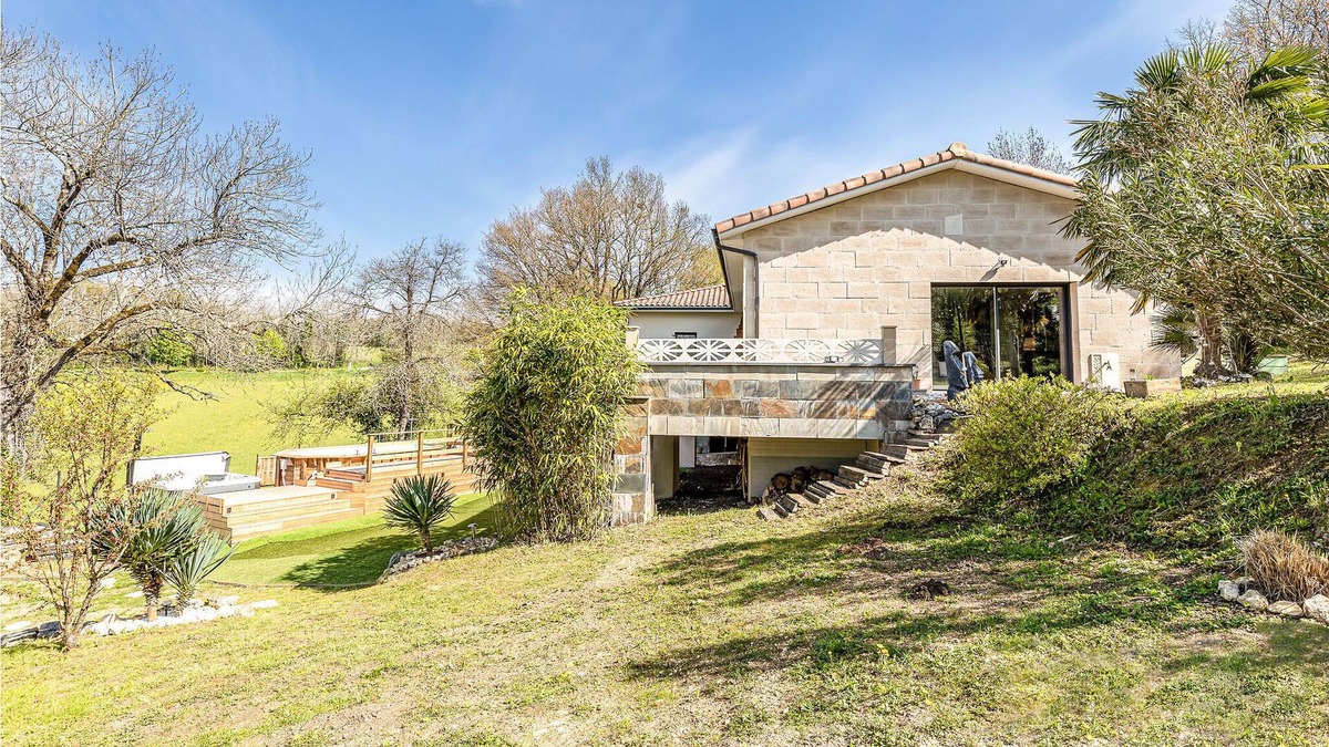 Sers House | In peaceful countryside, surrounded by forests, meadows and fields, this spacious and luxurious vaca
