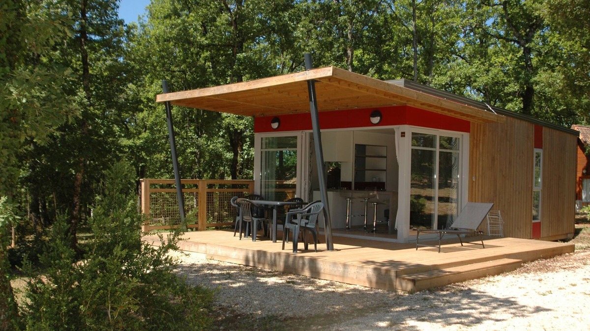 Saint-Cirq-Lapopie Ski Chalet | In Saint Cirq Lapopie, bright chalets with panoramic views, swimming pool