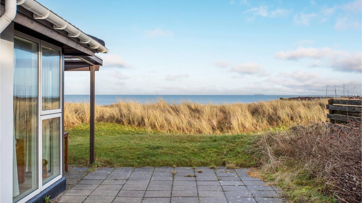 Strandby House | In the 1st row of dunes and with sea view to the Kattegat, this bright and cozy vacation home in Str