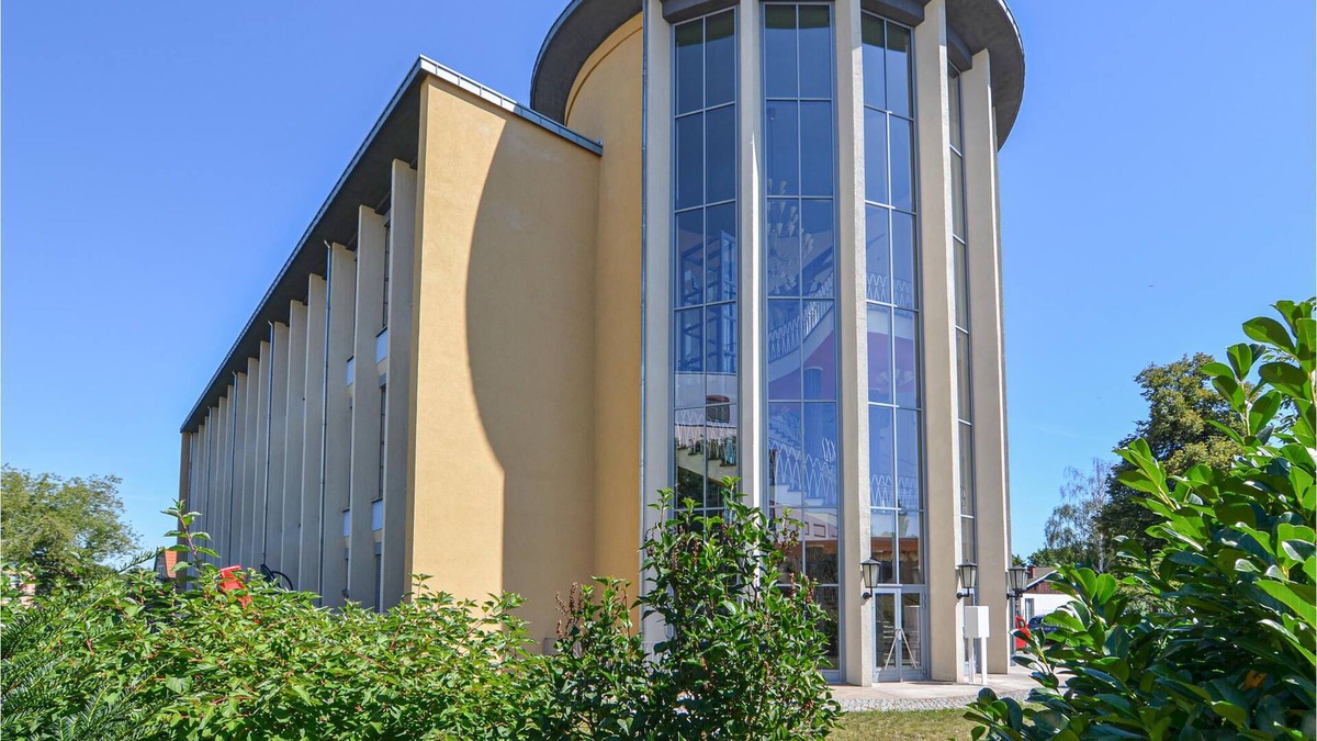 Pirna Apartment | In the beautiful Saxon Switzerland, located between Dresden and Bad Schandau, a generously designed,