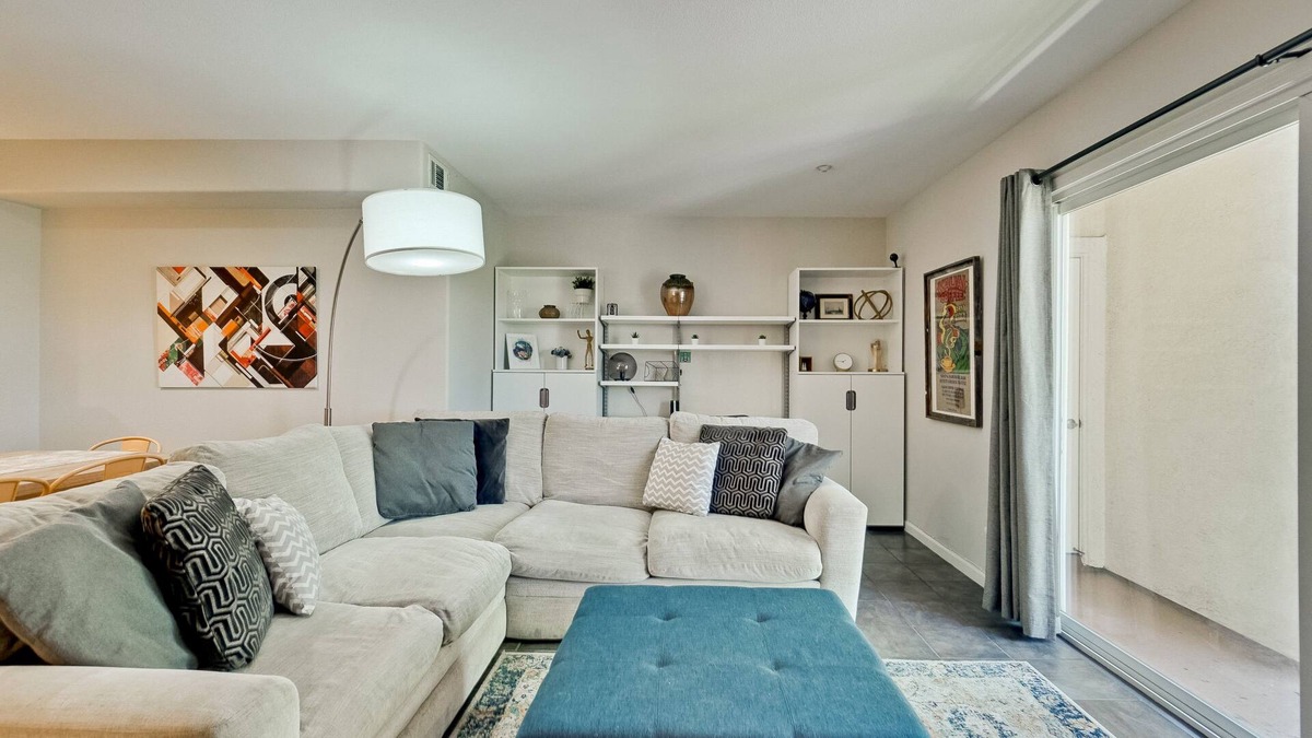 Willow Glen House | In the Center Of It All. Corporate house .
