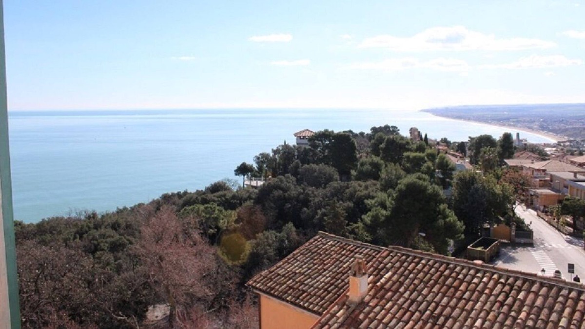Sirolo Apartment | In the center of Sirolo, with a wonderful sea view