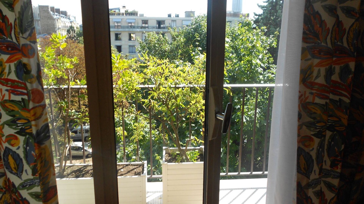 Neuilly-sur-Seine Hotel | In the city, green and calm for a few days .