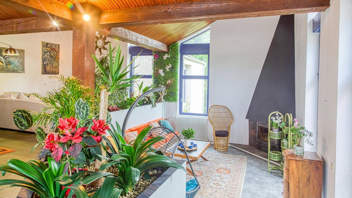 Latronquiere House | In the green center of France welcomes you this spacious vacation home.