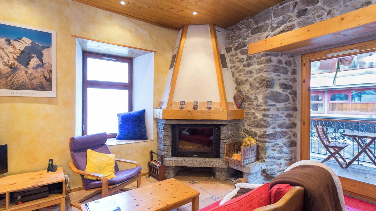 Chamonix City Centre Apartment | In the heart of Chamonix, in a quiet area - 65m2 - Fireplace and view of Mont Blanc