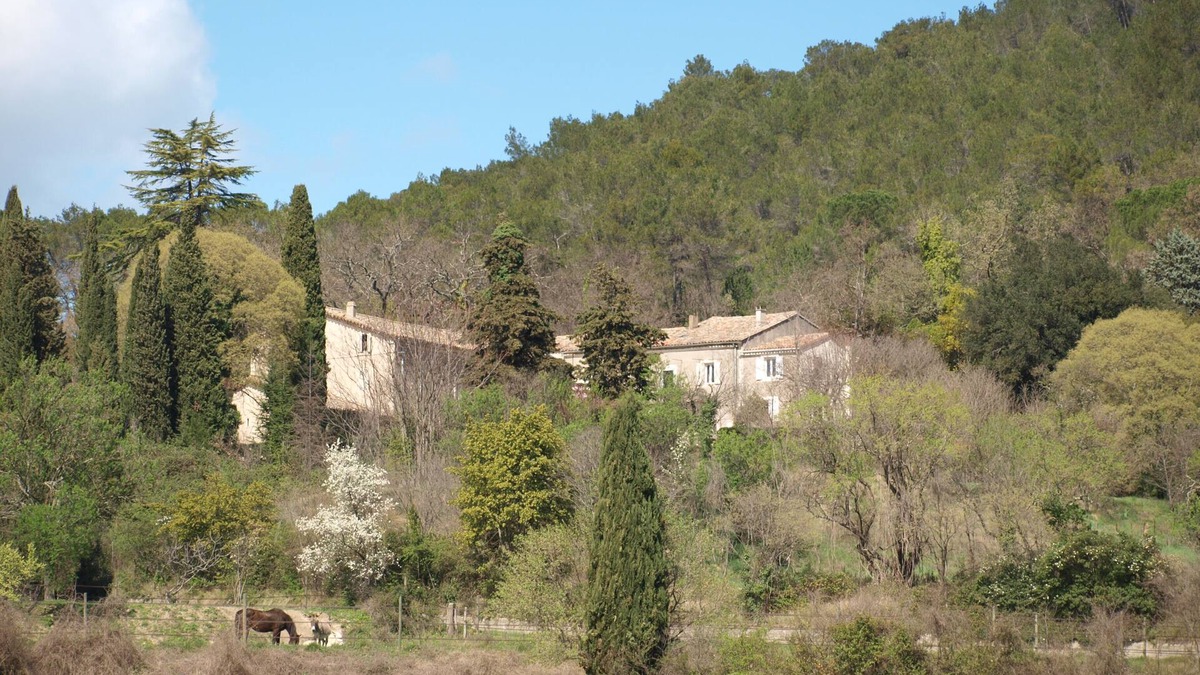 Cannes-et-Clairan Cottage | in the heart of scrubland and vineyards with superb views