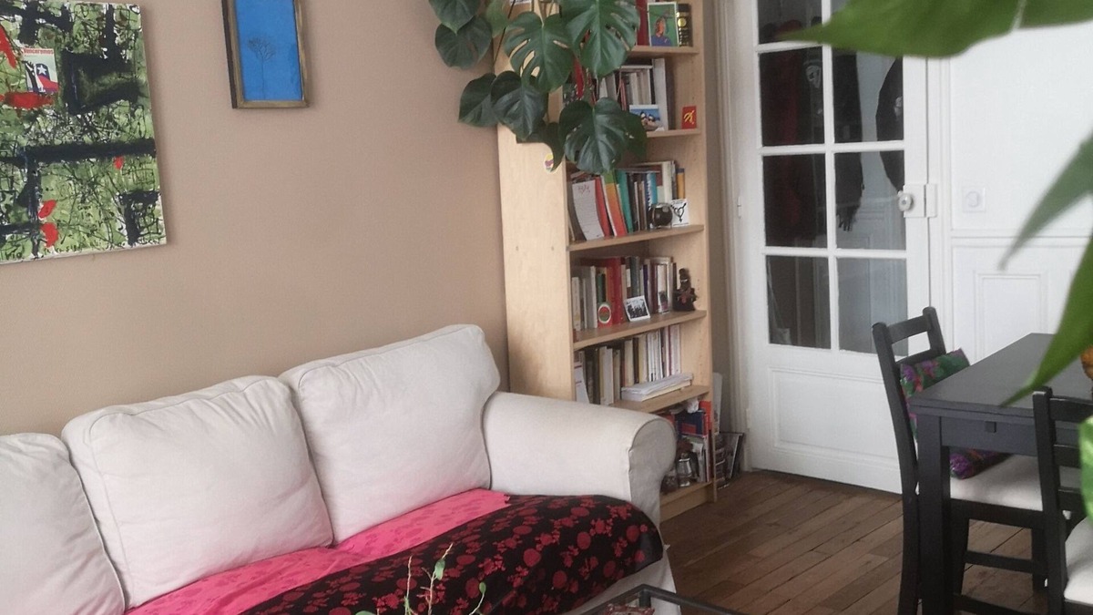 Saint-Fargeau Apartment | In the heart of a lively district, Wi-Fi, shops, parks and transport nearby.