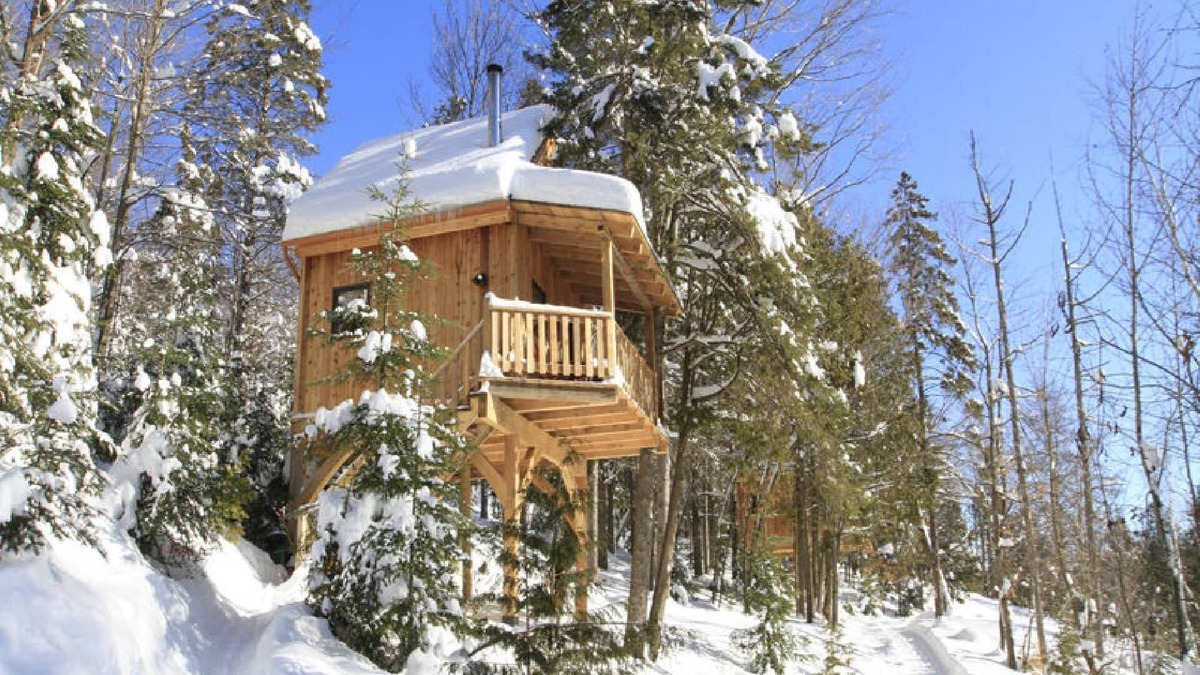 Wentworth-Nord Ski Chalet | In the heart of the Laurentians in the middle of nature with its lakes