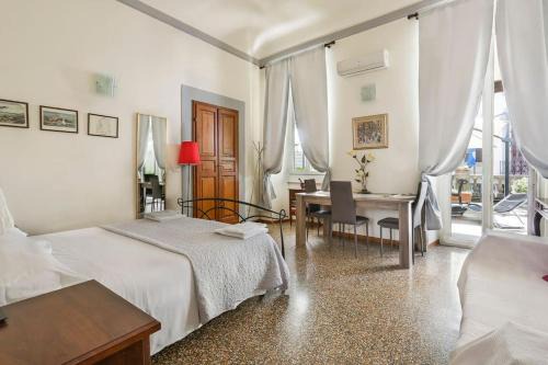 Duomo Apartment | In the Heart of Florence, Dante, with Private Terrace