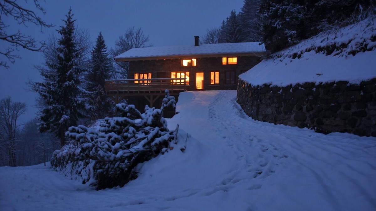 Les Varcins Ski Chalet | In the heart of the three valleys, large authentic chalet with no neighbors, 14 beds