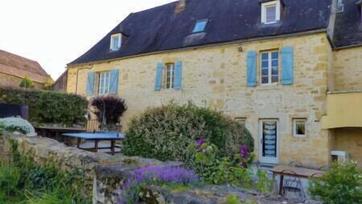 Sainte-Mondane Apartment | In the heart of the Périgord Noir, our studio gite is ideal for a couple.