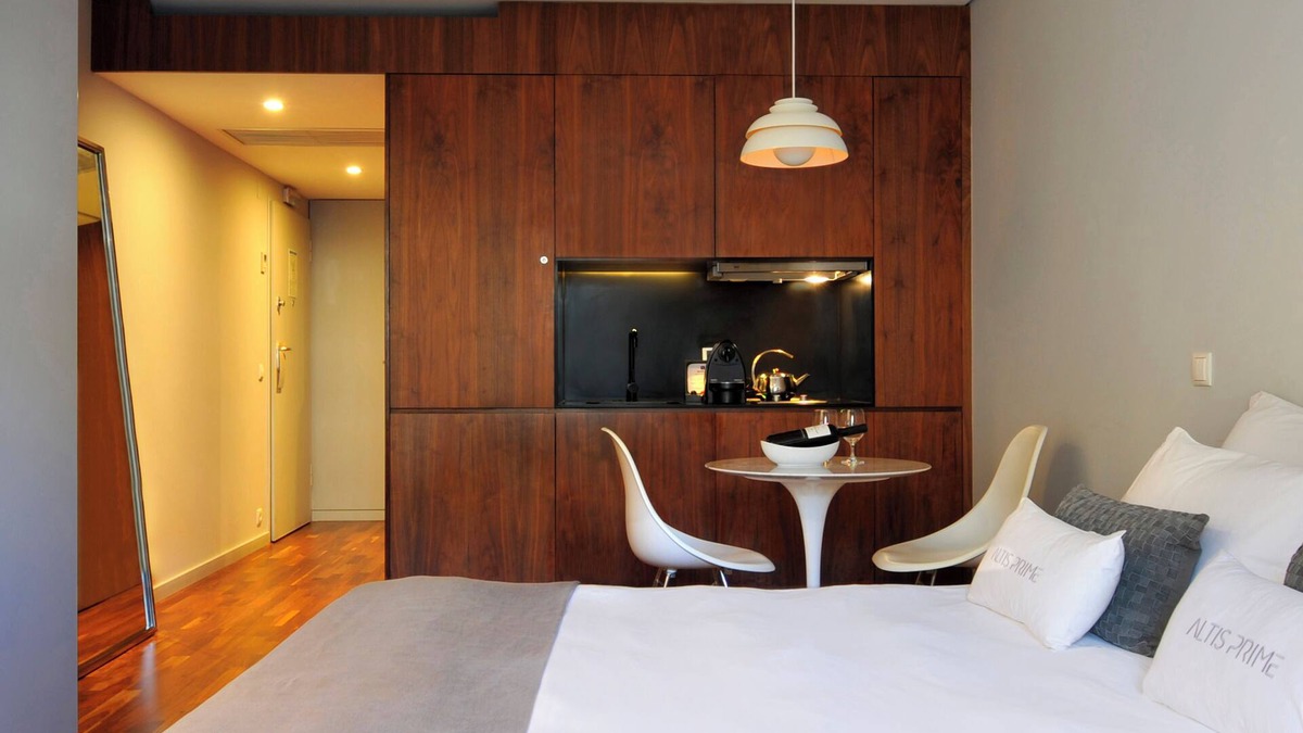 Santo Antonio Hotel | In the Heart of Lisbon, Full Kitchen, Rooftop Sundeck, Onsite Jacuzzi!