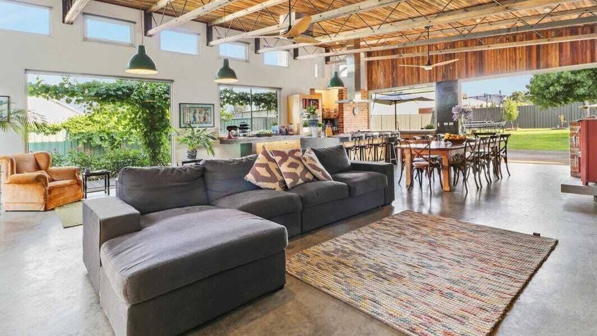 Mansfield House | In the Heart of Mansfield - Perfect for Large Families