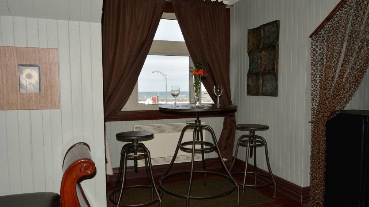 Matane House | In the heart of Matane, the Bruine Océane Inn is a little gem ready to welcome y