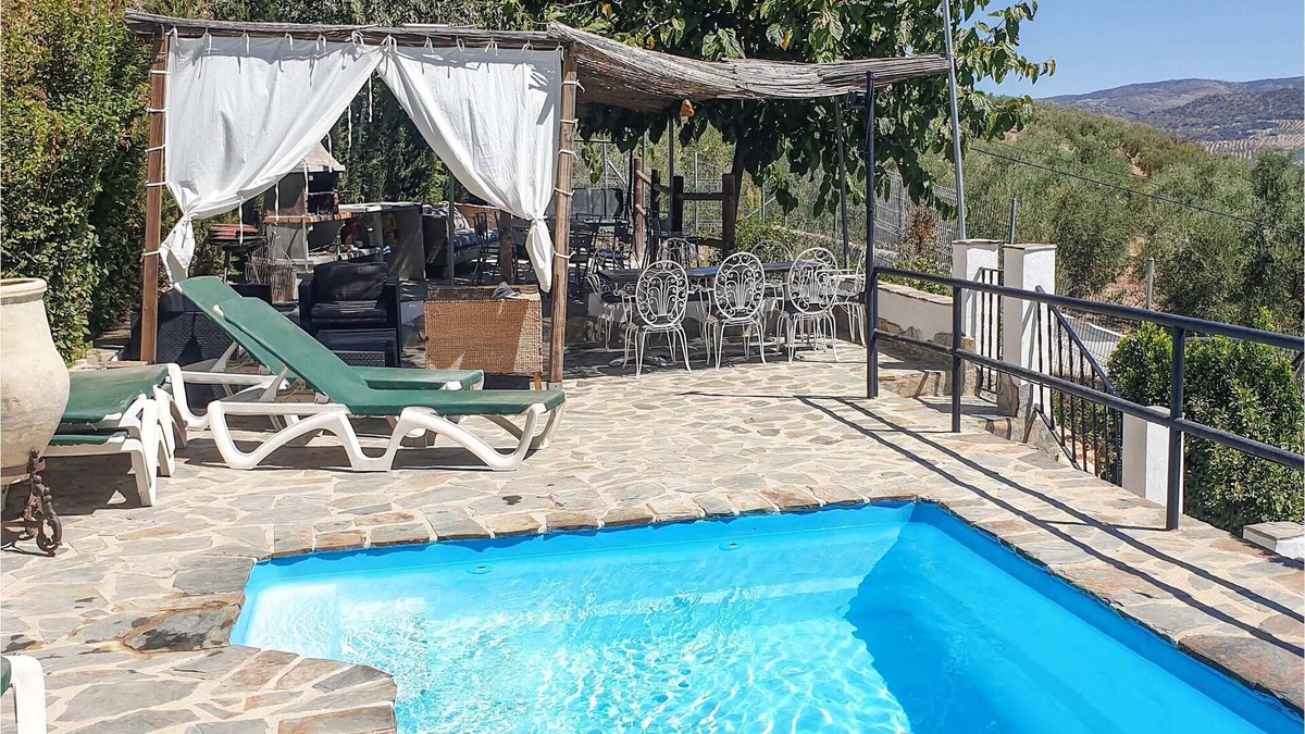 Zagrilla House | In the heights of the picturesque village of Zagrilla enriched with a dreamlike view, lies this char