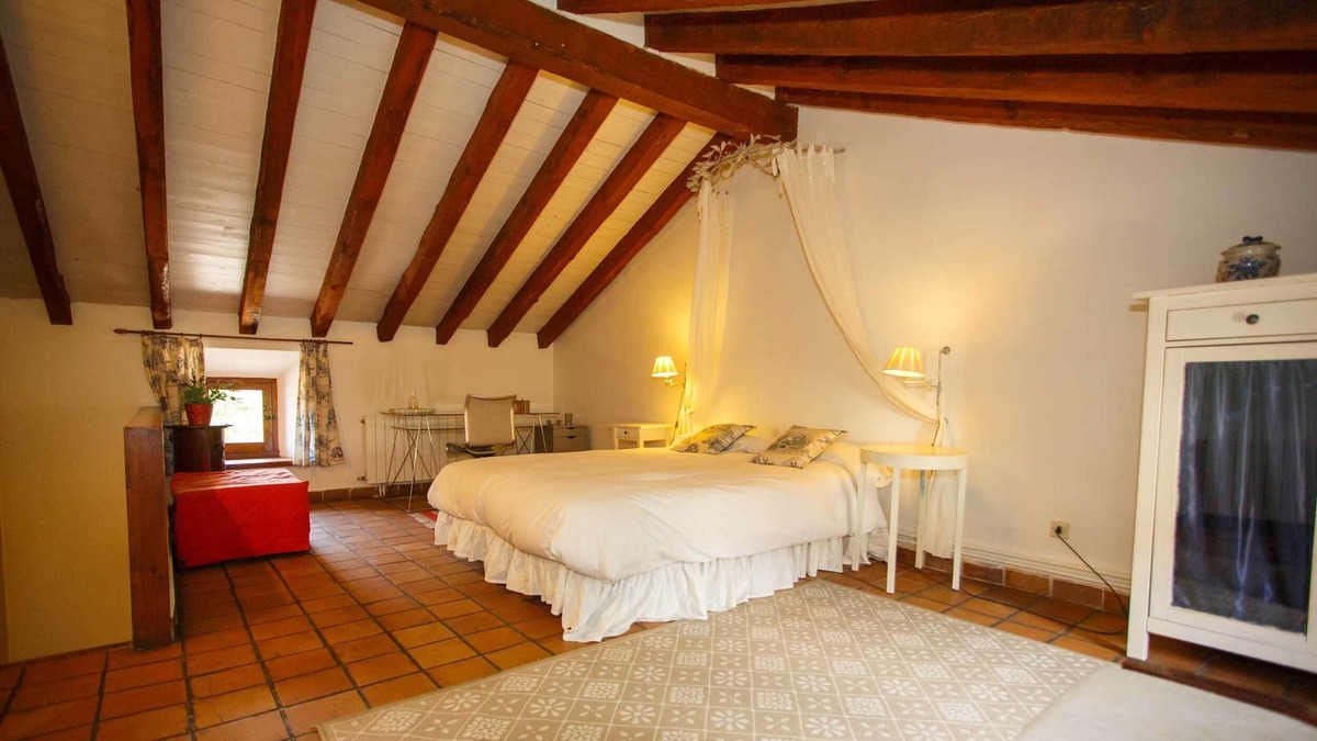 Pradena del Rincon House | In the middle of the Biosphere Reserve you will find the Cas Roble located in the heart of the town