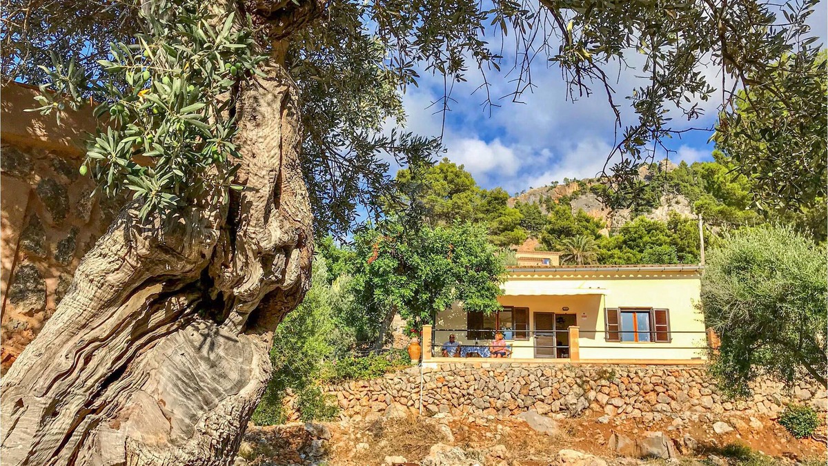 Deia House | In the mountain village of artists you will enjoy an unobstructed view of the rocky coasts and the s