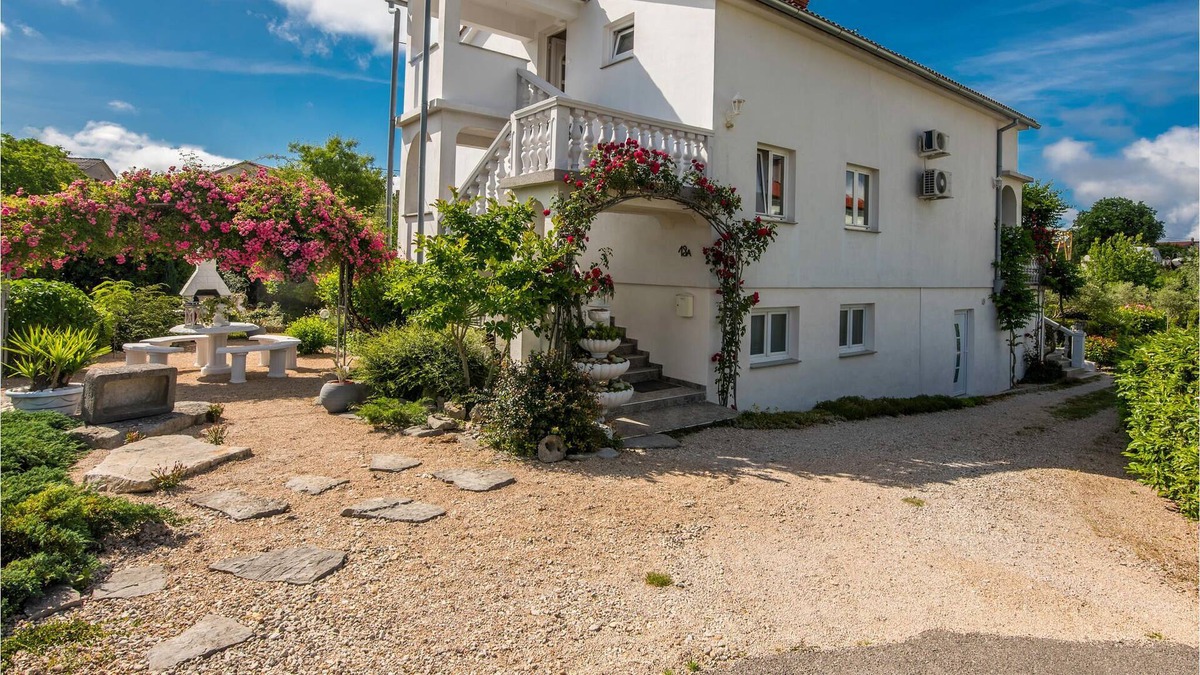 Poljica Apartment | In the small village of Nenadi.