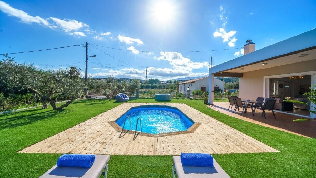 Vamos Villa | In the "Tuscany of Crete," dive into the pool and unwind in the hot tub!