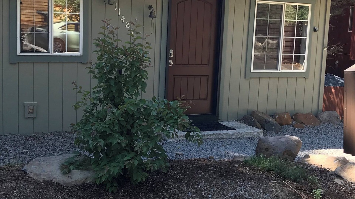 Truckee House | In Town Pet Friendly Truckee Home With Large Deck and Big Fenced Yard