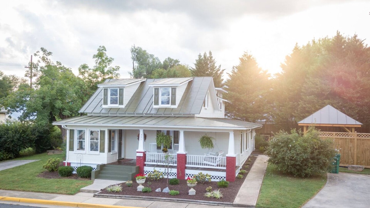 Luray House | In town spacious home hot tub WIFI minutes from area attractions