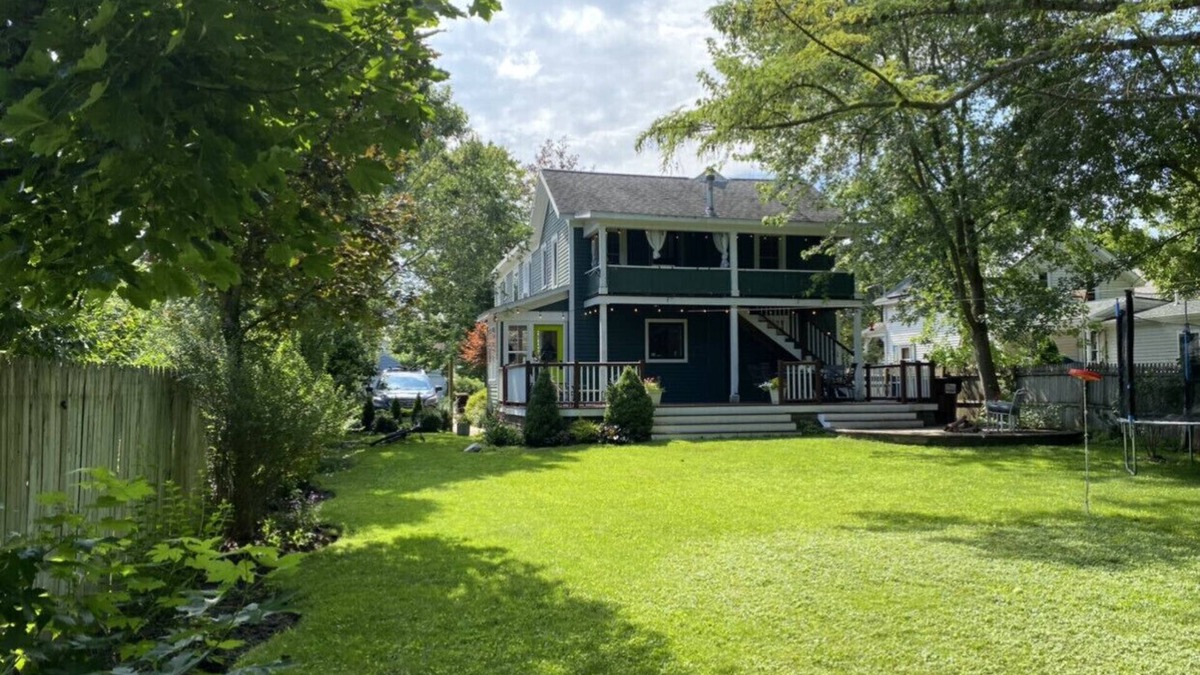Saratoga Springs House | IN TOWN! Walk to Broadway, SPAC, track! Pet Friendly!