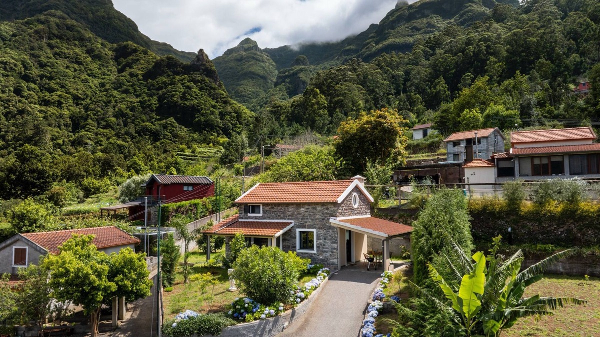 Sao Vicente Villa | In tranquil countryside, Casa Hortensia
