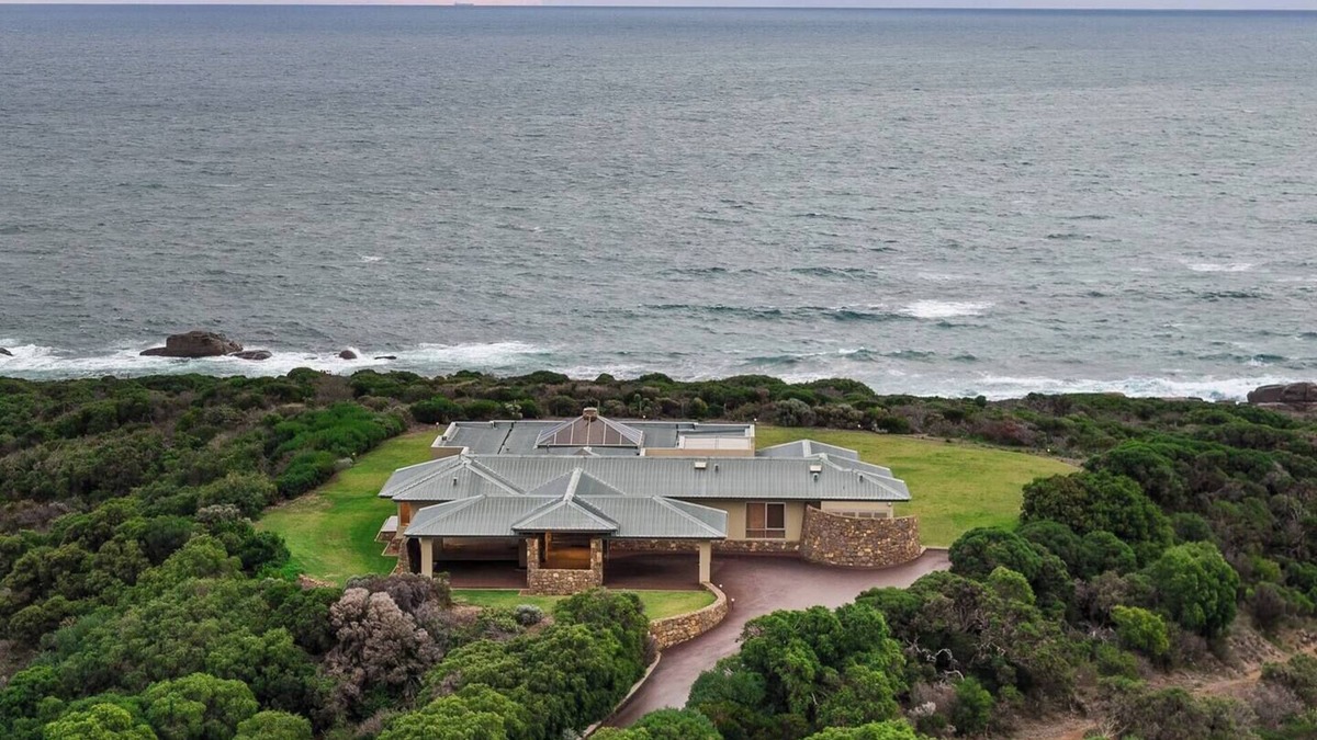 Gracetown House | Incognito An Exclusive Oceanfront Estate