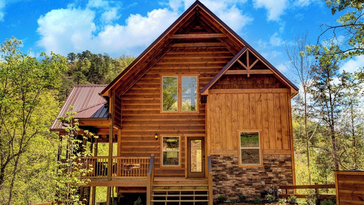 Pigeon Forge Cabin | IncomBEARable Luxury, free tickets, no catch!