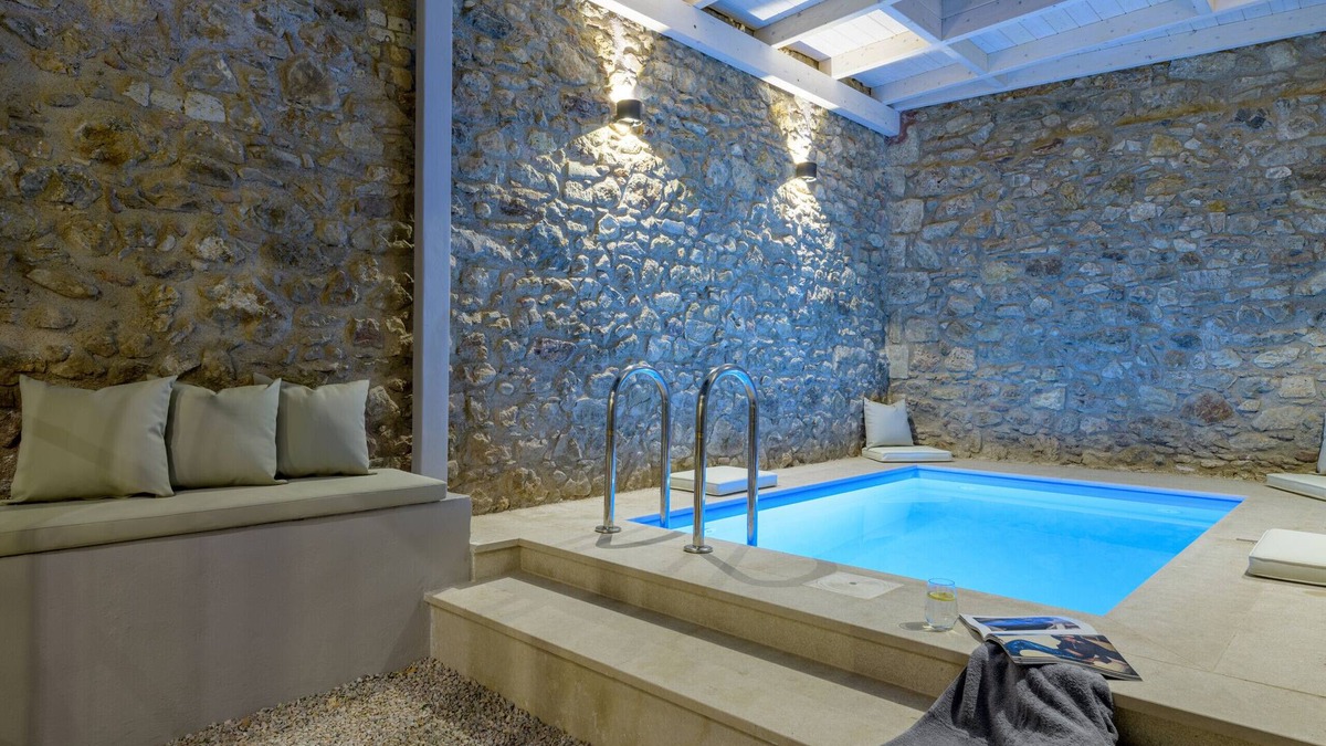 Plaka Apartment | Incomparable Plaka's Lux 2bdrm Apt w/Pvt Heated Pool
